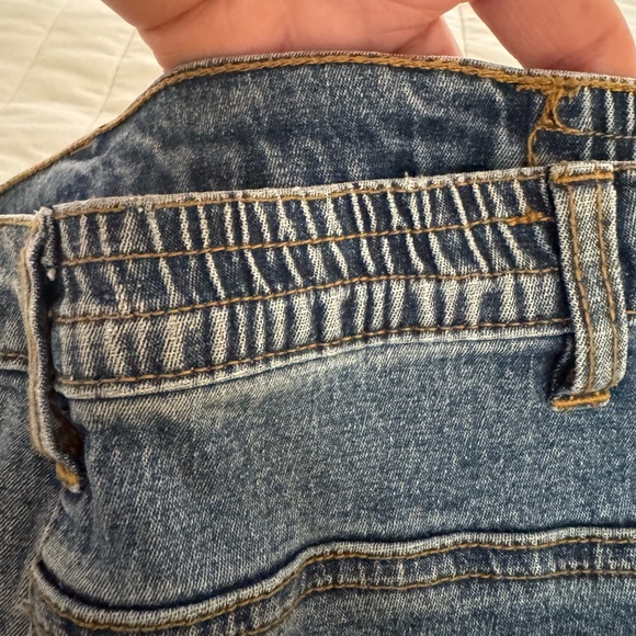 Diane Gilman Blue Jeans with Floral Embroidery - Picture 5 of 5